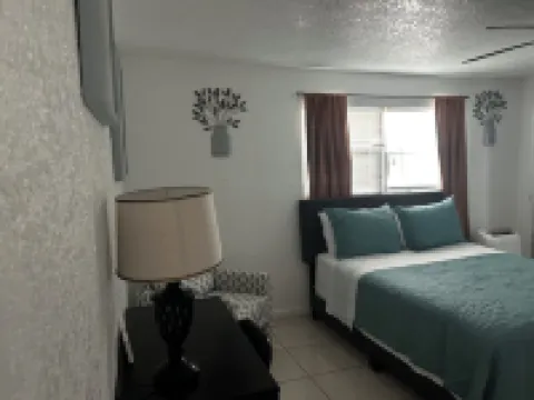 Delightful apartment with AC in sunny Delray Beach