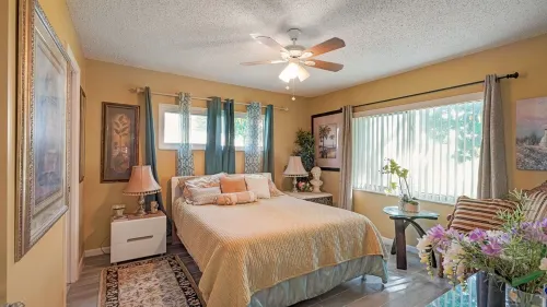 Luxury home on 1 acre near Trump golf club in West palm beach Fl, 3 ml to ocean! Hotel a Palm Springs