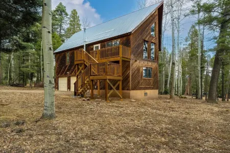Charming 3-bedroom Angel Fire cabin