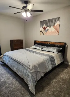 Charming 1-bedroom house in superb Eau Claire with AC, WiFi Hotels near Chippewa Valley Regional Airport