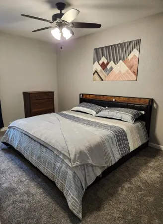 Charming 1-bedroom house in superb Eau Claire with AC, WiFi Отели рядом с Региональный аэропорт Чиппева Вэлли