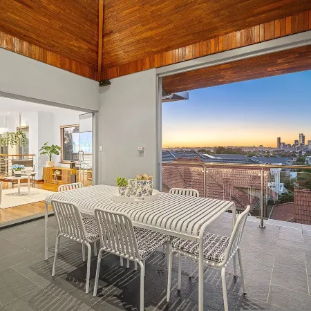 Designer Luxury 3brd - Epic Views - South Perth