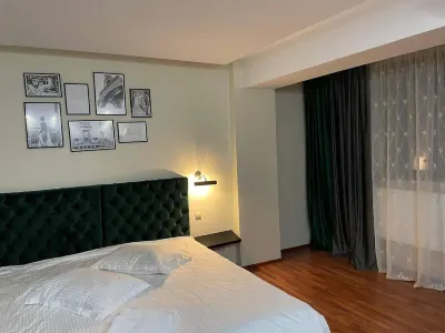 Luxury villa 4U iasihotel 5min to center & airport Hotels in 