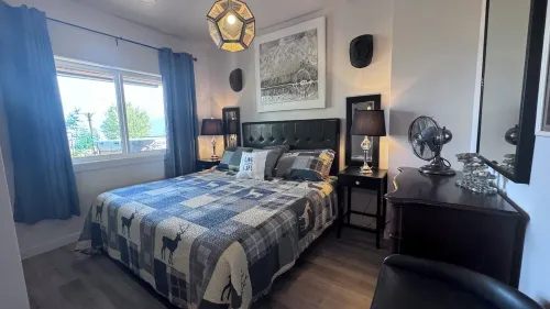 Cozy Country Retreat at the Baker Ranch. Pet Friendly with a Pet Fee. Lake View.