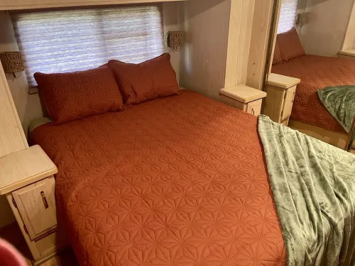 Vibe'n in the View within walking distance from the square and Pickin' Park.