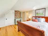 Terrific 3-bedroom cottage with AC in charming Cavendish Hotels in Cavendish