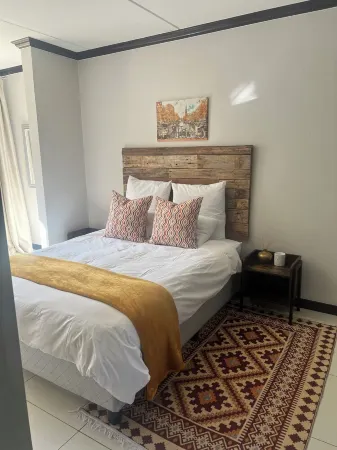 Spacious, modern & cosy Отели рядом с достопримечательностью «Dainfern»