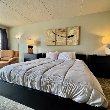 Downtown CF Studio - Free Gated Parking! 520