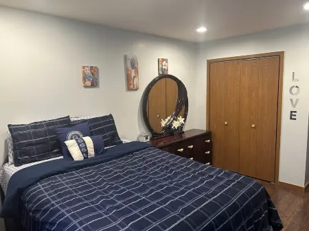 Charming 2-bedroom townhome in Poconos finest area, near many fun activities. Отели в г. Леман тауншип