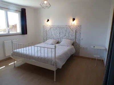 Large gite sleeps 4 plus 1 cot Le Normandy 주변 호텔