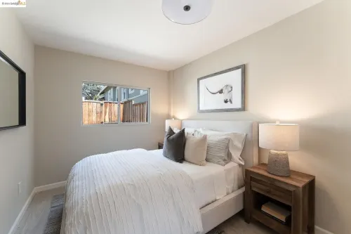 Well-located 1BR cottage with all amenities.