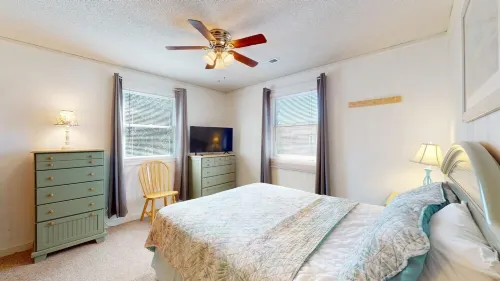 Feeling Frisco - 4-bedroom house in the OBX just steps to the beach.