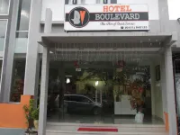 Boulevard Hotel Hotels in Titiwungan Utara