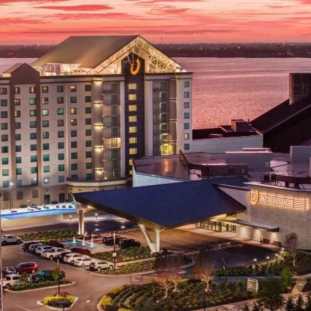 Horseshoe Lake Charles - A Caesars Rewards Destination
