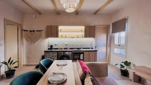 Boho Getaway with Pyramids View & Jacuzzi Hotels in Imbaba