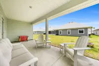 Walk2Beach & Pools, Golf Cart, Family Friendly, 4Br