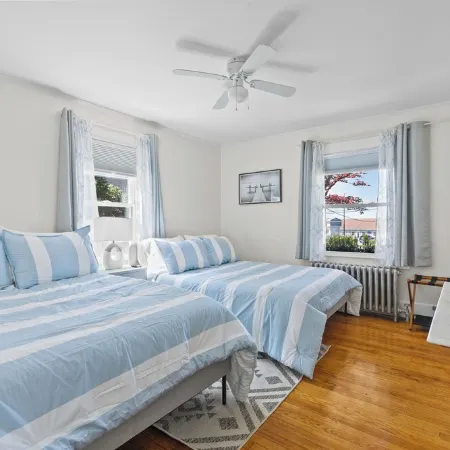 Costal Cottage Retreat minutes from Newport RI