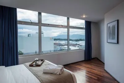 Sanctuary Near Airport Hotell i Zone 3