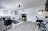 Convenient 2 bedroom with King Bed