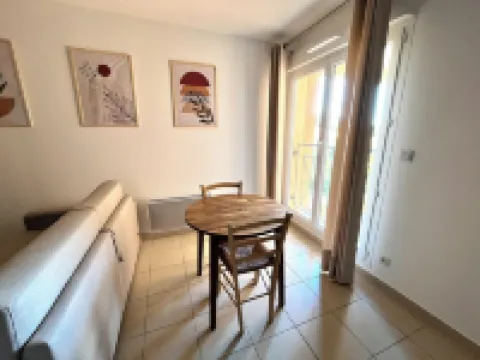 Charming downtown studio