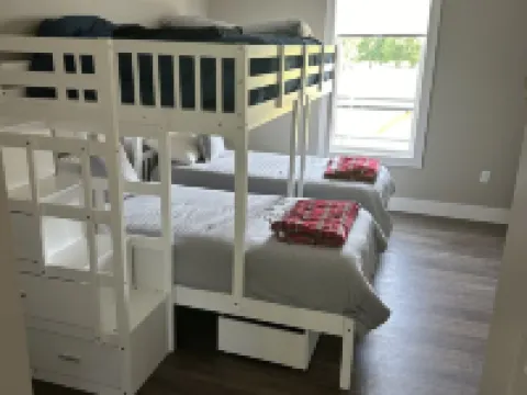 RIVERFRONT  NEW 4-bedroom house with WiFi and AC in Calico Rock Hotels in Izard County