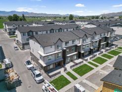 Family-Friendly 3-Story Home Sleeps 8