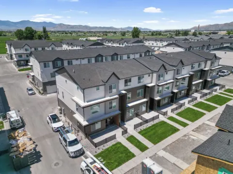 Family-Friendly 3-Story Home Sleeps 8