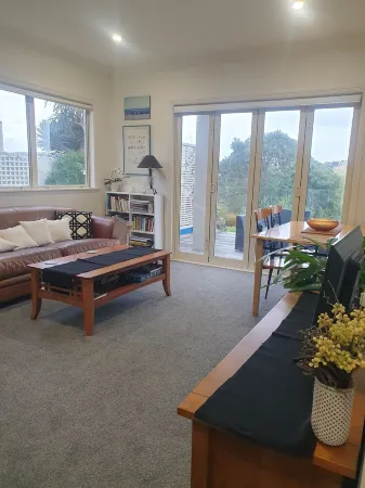 Delightful 1 B\R apartment. King Bed + Ensuite. Отели в г. Уангапараоа