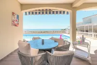 Luxury villa with best sea view in Lagos, Meia Praia, 6 rooms, 12 persons.