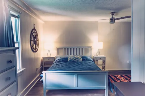 Charming 3-bedroom vintage beach cottage 5 minute walk to the Chesapeake Bay!