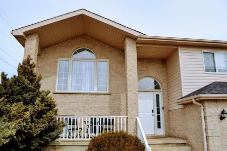 3 minutes drive to beach | Amazing Sunsets | Private Cozy Upper-Level Suite Отели в г. Port Elgin