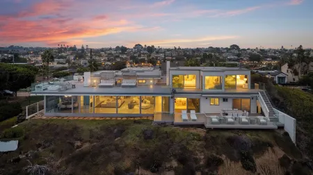 Encinitas Shores - Beachfront, Ocean View & Patio