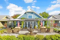 Sonoma Bungalow Studio Suite 6 is located just steps from Historic Sonoma Plaza