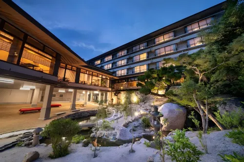 Miyajima Grand Hotel Arimoto فنادق في هاتسوکايتشي
