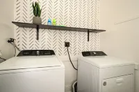 Spacious 3-bedroom Duplex w/ King Bed Moments From Higher Onondaga Park