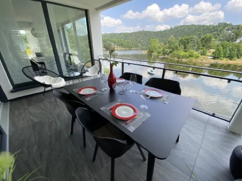 Apartments -Saaldorf WG 5 with balcony and view of the reservoir Отели в г. Заале-Орла