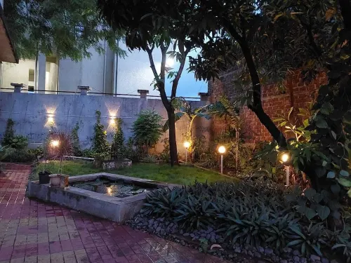 Relax with the entire family. We welcomes parties, families, and couples. Hotels in Dhamote