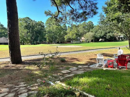 Golf Course Views + convenient to Texas Renaissance Festival!