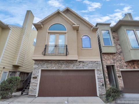 Love&Mystique Getaway in Galleria w/ Pool //Sleeps12!