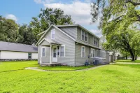 1 Mi to K-state Campus: Central Manhattan Home - 2-Star