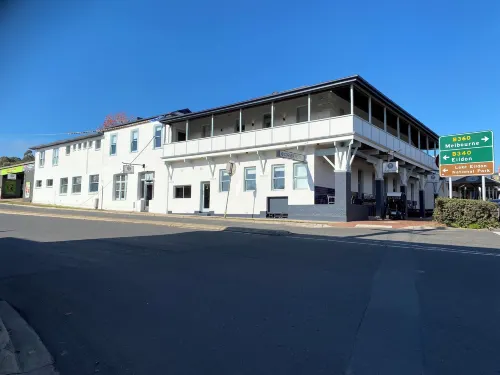The Corner Hotel Alexandra Hotels in Alexandra