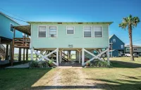 Luxury Waterfront Property For A Big Family