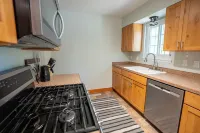 4-Bedroom Home with Fenced Backyard Hotels in Lander