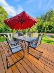 Cozy cabin >> Hottub, WiFi, AC. Easy access to outdoors activities year around