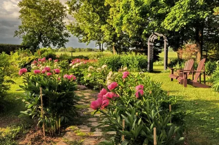 Magnificent country home 2 minutes from downtown Baie-Saint-Paul! Отели в г. Бэ-Сен-Поль