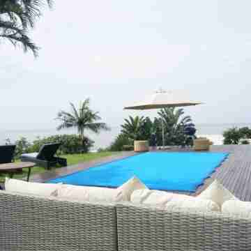 Luxury 4-bedroom Sea-view villa in Blythedale Beach Others