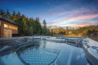 Alaska Slopes | Hot Tub, Gym & Guest House