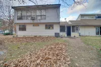 Tahlequah Duplex w/ Screened-in Porch & Fire Pit! - 2 tähden