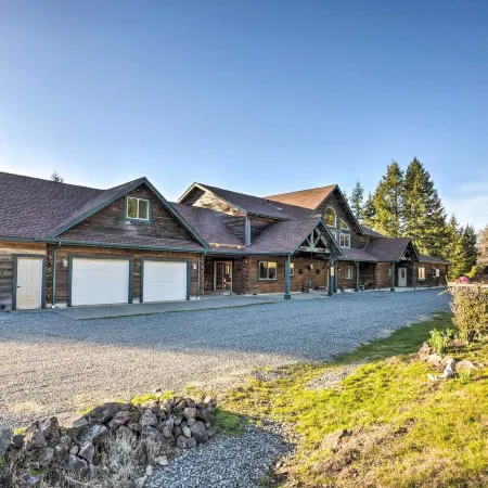 Brookings Vacation Rental Lodge on 88 Acres!