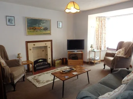 Cottage in Trefin, Nr St Davids. Pembrokeshire Coast National Park, West Wales Отели в г. Лланхиан